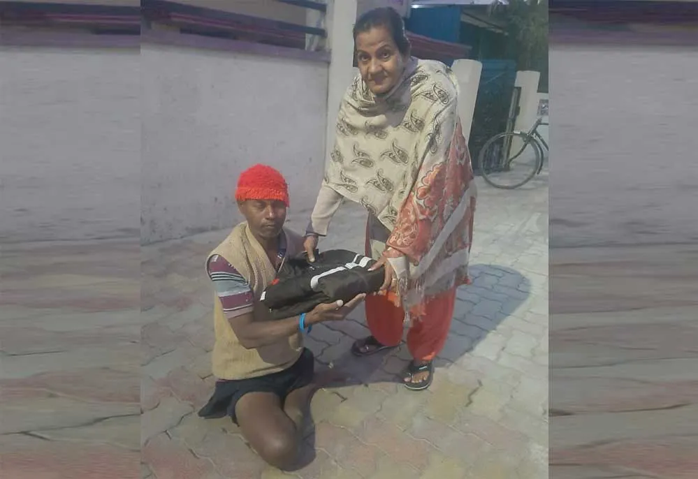 जन्मदिन पर नागपुर के डेरा श्रद्धालु ने जरूरतमंद विकलांग की मद्द