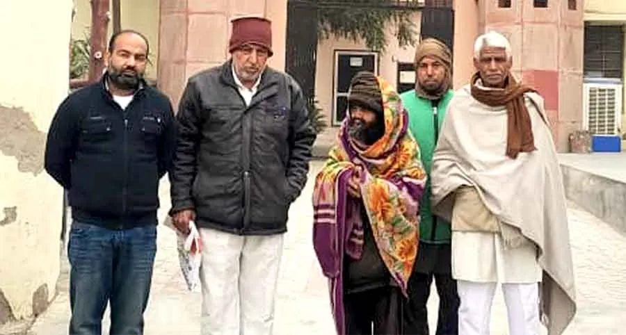 मानसिक रूप से परेशान गुमशुदा बुजुर्ग का सहारा बने डेरा सच्चा सौदा सेवादार