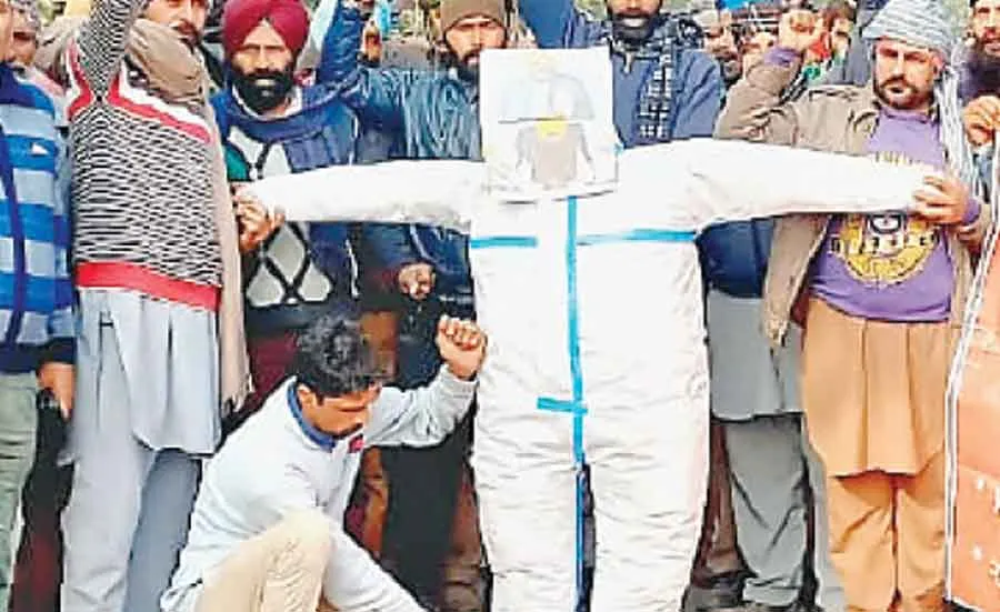 ‘भाकियू एकता उगराहां’ ने फूंका प्रदेश सरकार का पुतला