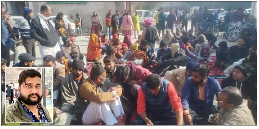 गिरफ्तारी की मांग को लेकर परिजन अड़े, दिया धरना
