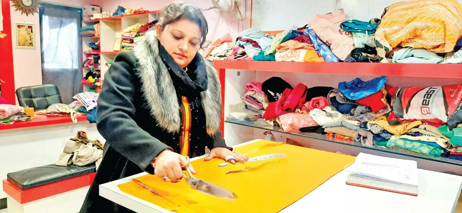 अर्पणा ने खोला बुटीक, दर्जनों महिलाओं को दिया रोजगार