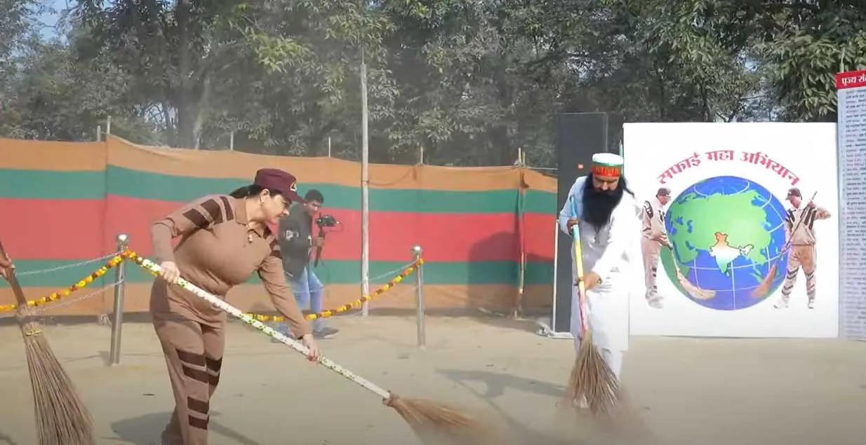 LIVE : दुनिया का सबसे बड़ा सफाई अभियान का पूज्य गुरु जी ने किया शुभारंभ