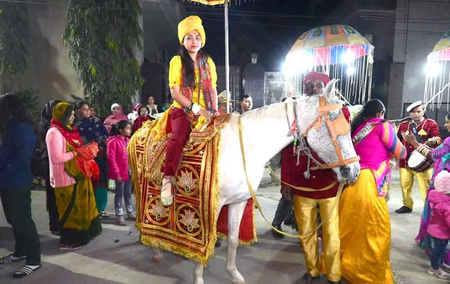 नई पहल: शादी से पहले बेटी की निकाली घुड़चढ़ी