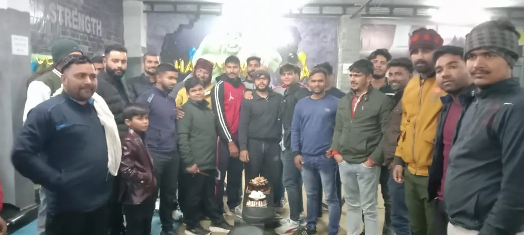 युवाओं ने न्यू ईयर पार्टी में मचाया धमाल