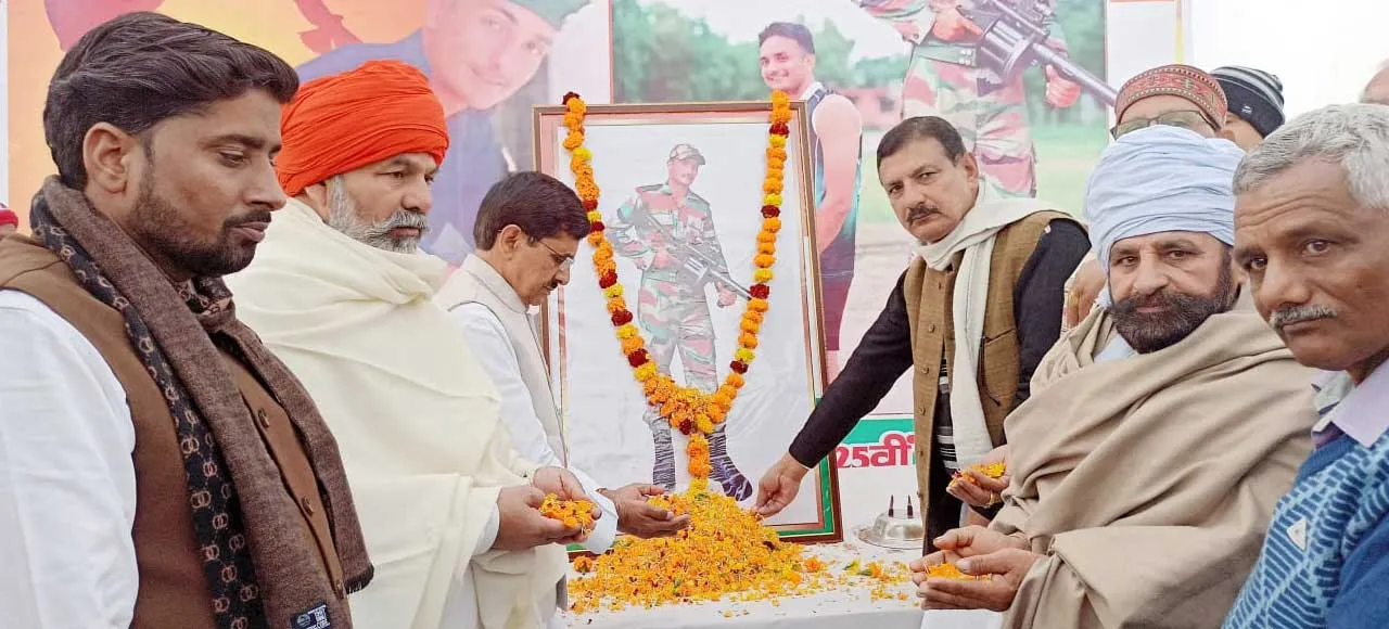 शोक सभा मे शहीद लोकेश सहरावत को गणमान्यों ने दी श्रद्धांजलि