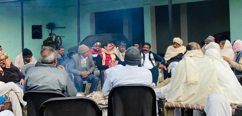 भाजपा नेता ईश्वर मावी ने प्रधान जगत सिंह खारी से की मुलाकात