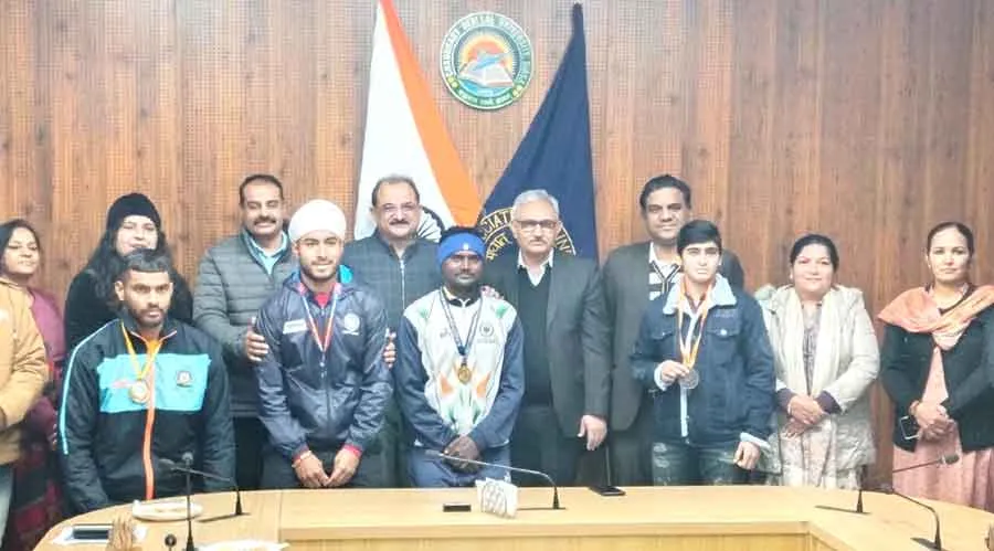 शाह सतनाम जी बॉयज एंड गर्ल्स कॉलेज सहित अन्य महाविद्यालयों के पदक विजेता खिलाड़ी हुए सम्मानित