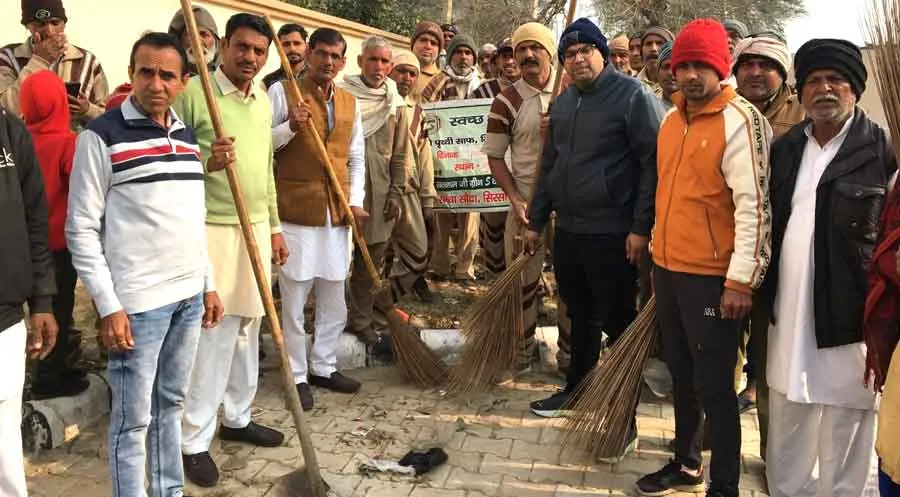 डेरा सच्चा सौदा के सेवादारों ने सफाई करके लाडवी गाँव को चमकाया