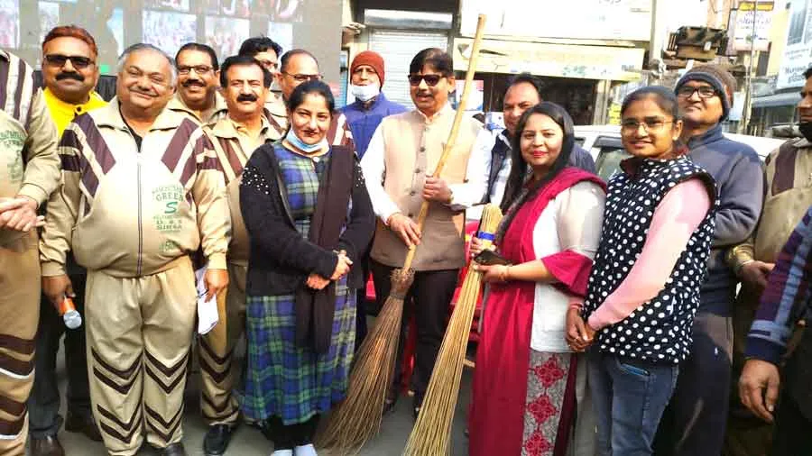 डेरा सच्चा सौदा के सेवादारों ने फतेहाबाद को दी स्वच्छता की सौगात