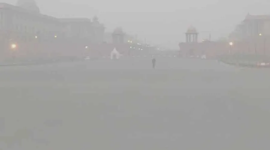 दिल्ली में सर्दी का भीषण अटैक! 2 डिग्री से नीचे लुढ़का पारा, सबसे ठंडा दिन आज