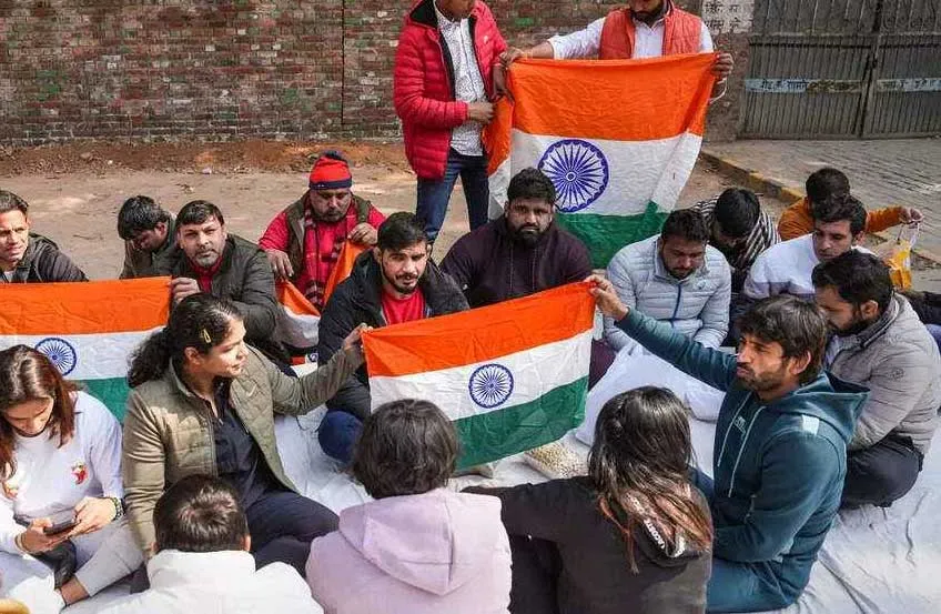 अखाड़ा बना कुश्ती महासंघ, धरने पर बैठे पहलवान देश को दिला चुके हैं ये मेडल