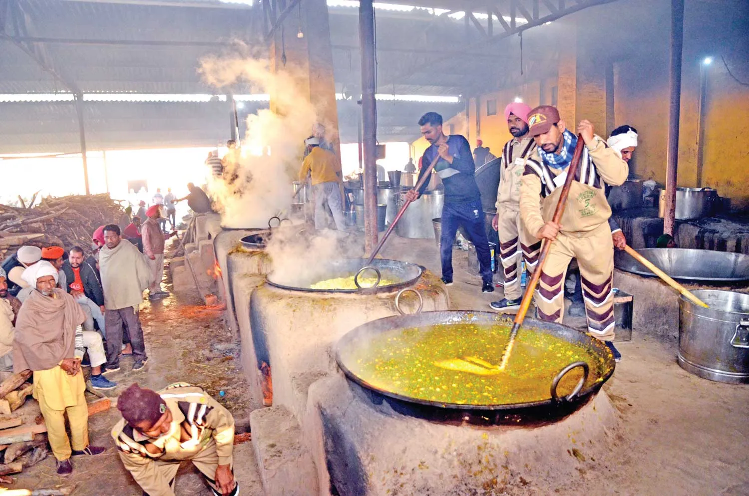 तीस हजार सेवादारों ने बांटा गुरु का अटूट लंगर