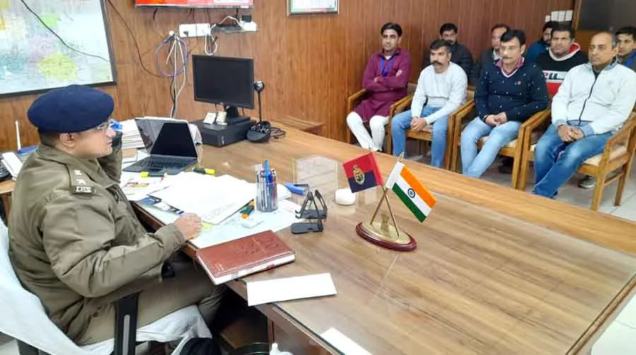 पुलिस अधीक्षक ने मोबाइल शॉप संचालकों को दिए कड़े निर्देश
