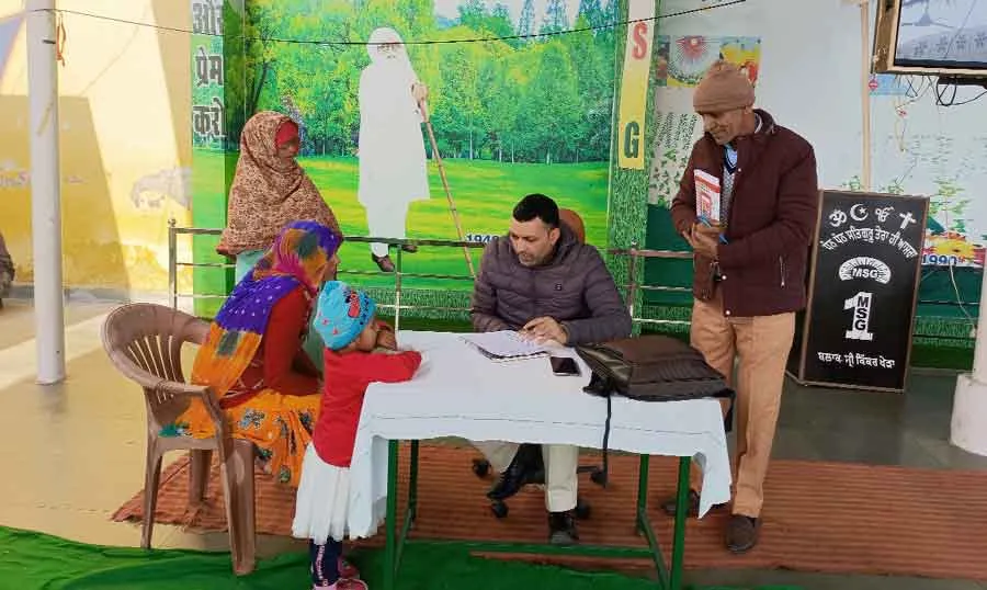 शाह सतनामी मौज डिस्पेंसरी में कैंप आयोजित