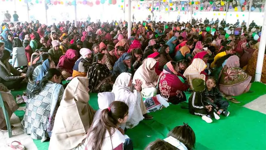 साध-संगत ने हाथ उठा मानवता भलाई के कार्यां को तेज गति से करने का लिया संकल्प