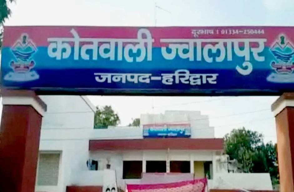 खुलेआम स्कूटी लूट फरार हुए बदमाश, पुलिस का खोफ खत्म