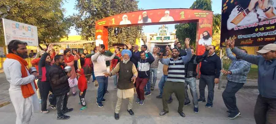पूज्य गुरु जी के आने की खुशी में झूम उठा सरसा