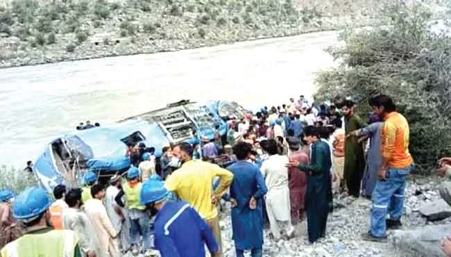 बलूचिस्तान में बस खाई में गिरी, 40 की मौत