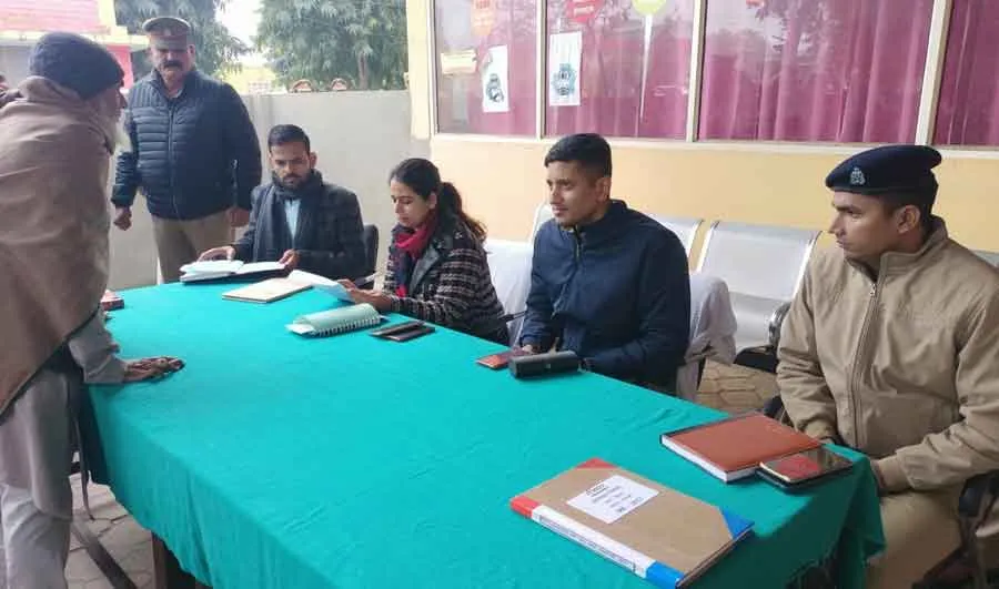 थाना दिवस में डीएम-एसपी ने सुनीं समस्याएं