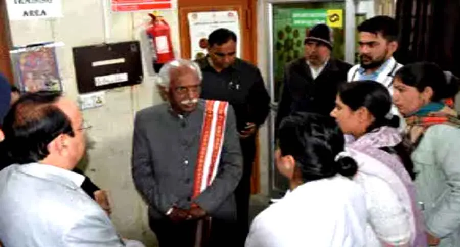 राज्यपाल ने प्राथमिक स्वास्थ्य केन्द्र का किया औचक निरीक्षण