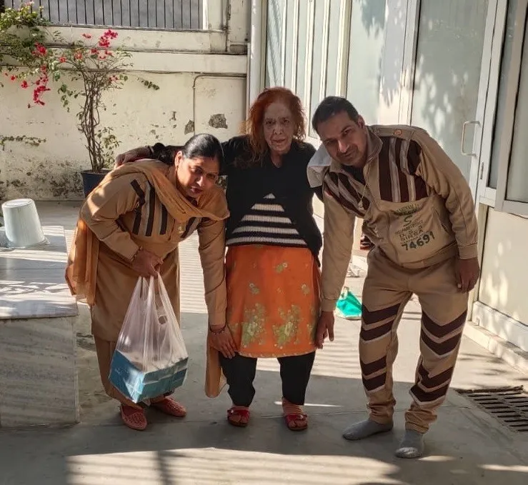 पूज्य गुरु जी केयर मुहिम बुजुर्गों का बनी सहारा, जीवन में लौटने लगी खुशियां