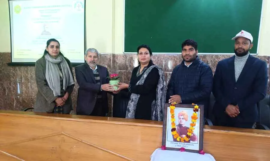 विवेकानंद जी के पद चिन्हों पर चलने का आह्वान