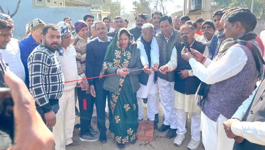 अंशु सूरज मावी ने सिरोली में किया सीसी रोड का उदघाटन