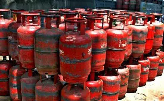 पाकिस्तान में एलपीजी सिलेंडर 10 हजार रुपये!