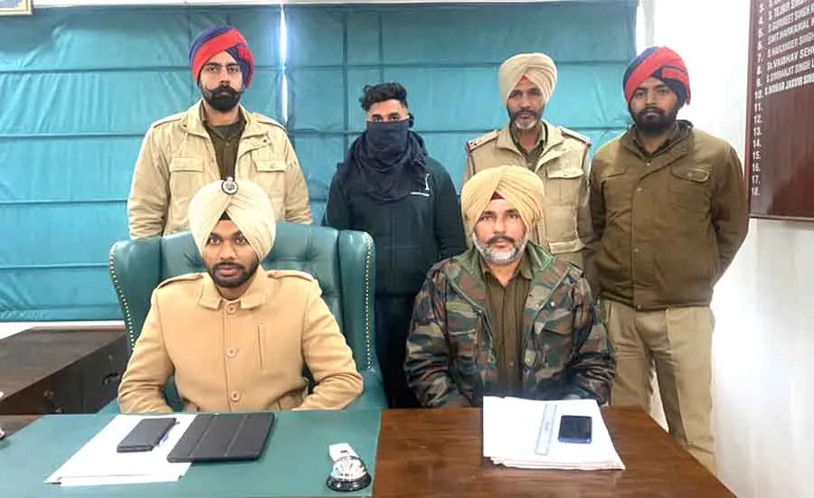 पुलिस के नाम पर ठगी करने का आरोपी काबू