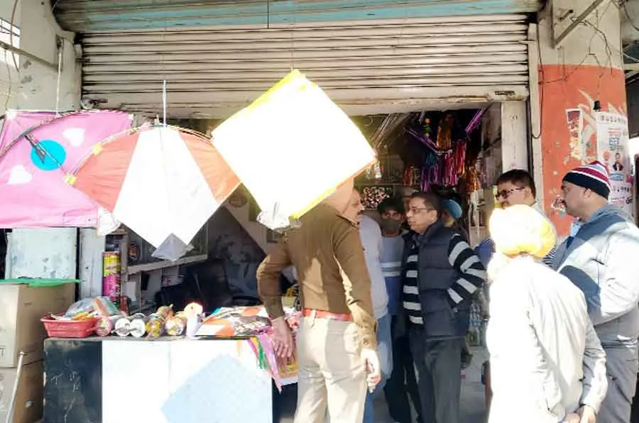 जगराओं में चाइना डोर की जांच के लिए दुकानों पर छापेमारी
