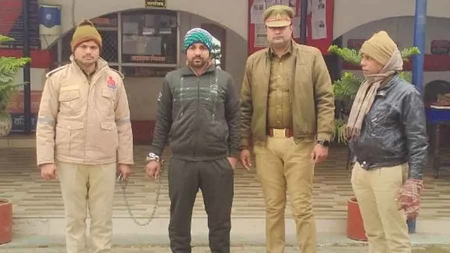 सोशल मीडिया पर अश्लील फोटो वायरल करने वाला पुलिस ने जेल भेजा