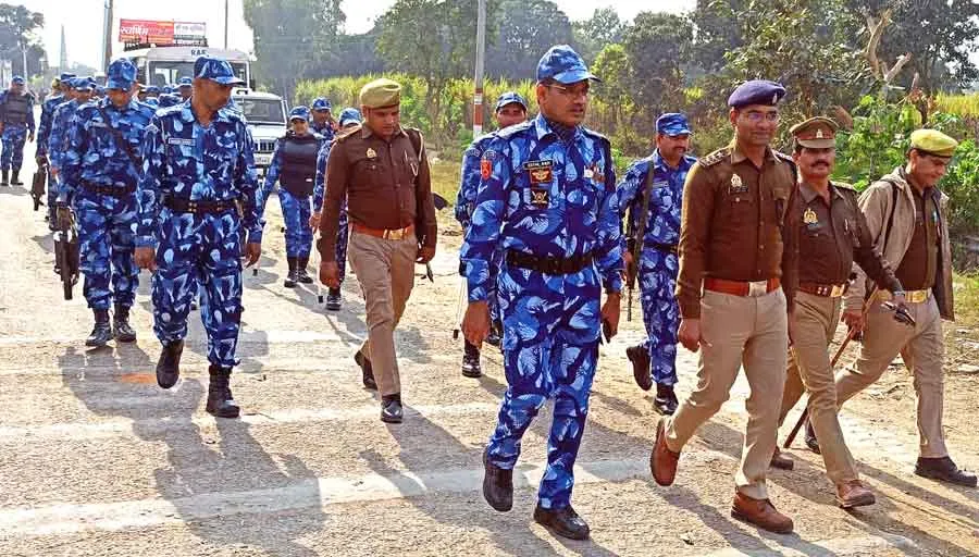 मोरना व भोकरहेड़ी में रैपिड एक्शन फोर्स ने किया फ्लैग मार्च