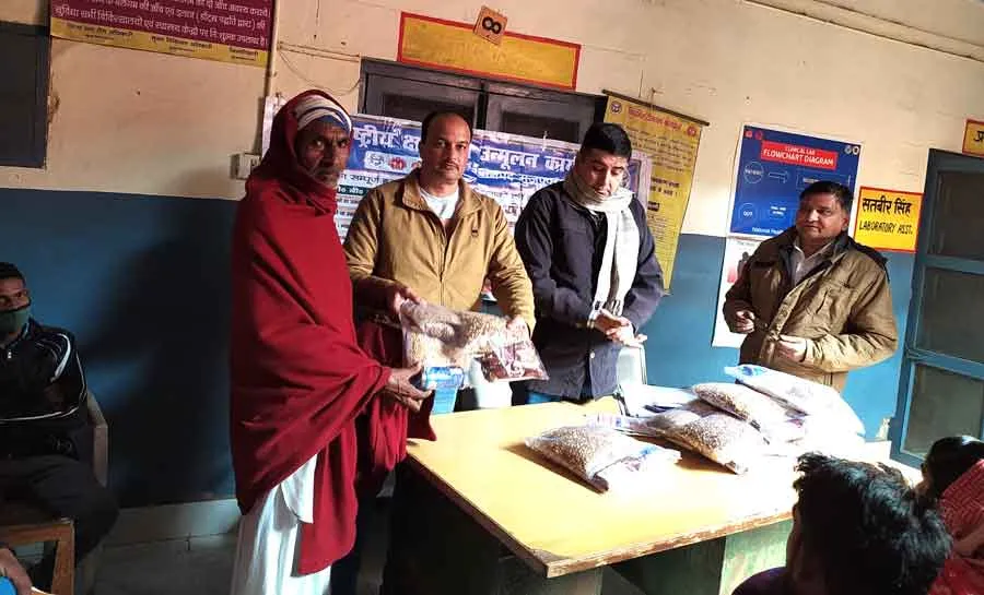 टी बी से ग्रस्त लाभार्थियों को पोषण आहार वितरण किया गया
