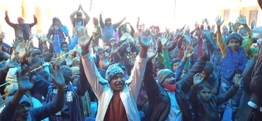 कड़ाके की सर्दी भी नहीं रोक पाई डेरा भक्तों का उमड़ता श्रद्धा का सैलाब