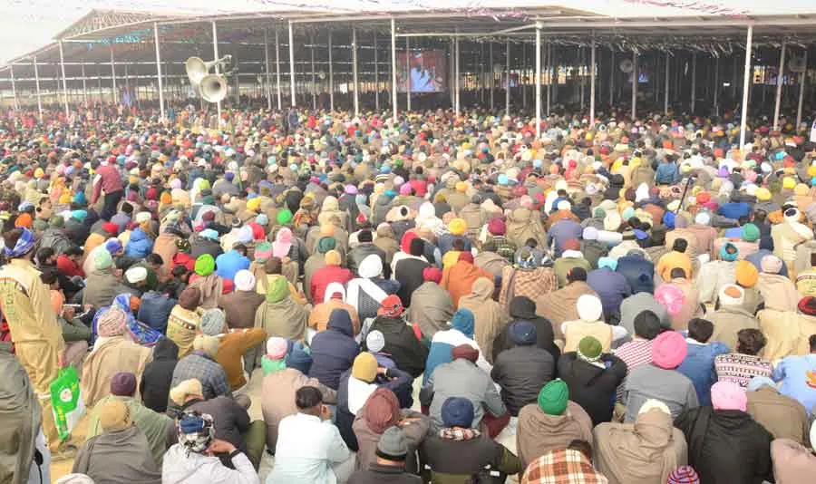 श्रद्धा के सामने फीकी पड़ी कड़ाके की ठंड व घनी धुंध