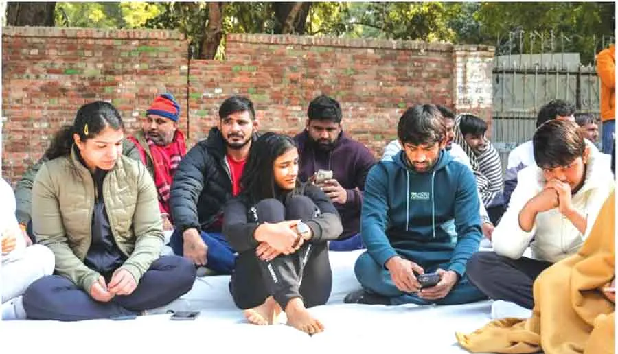 शोषण के खिलाफ प्रदर्शन पर उतरे नैशनल पहलवान