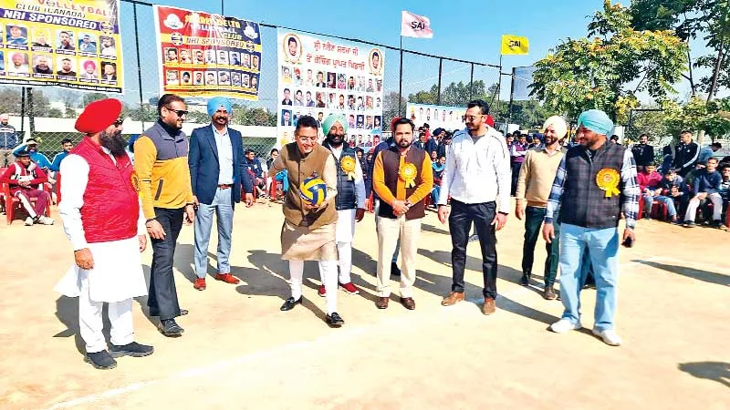 कैबिनेट मंत्री अरोड़ा ने वॉलीबाल टूर्नामैंट का किया उद्घाटन