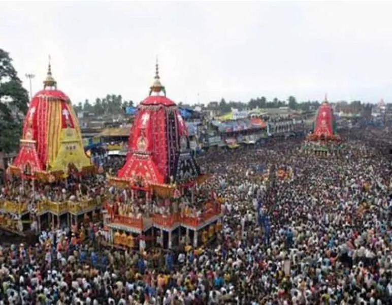 पुरी के जगन्नाथ मंदिर में दो श्रद्धालु बेहोश होकर गिरे