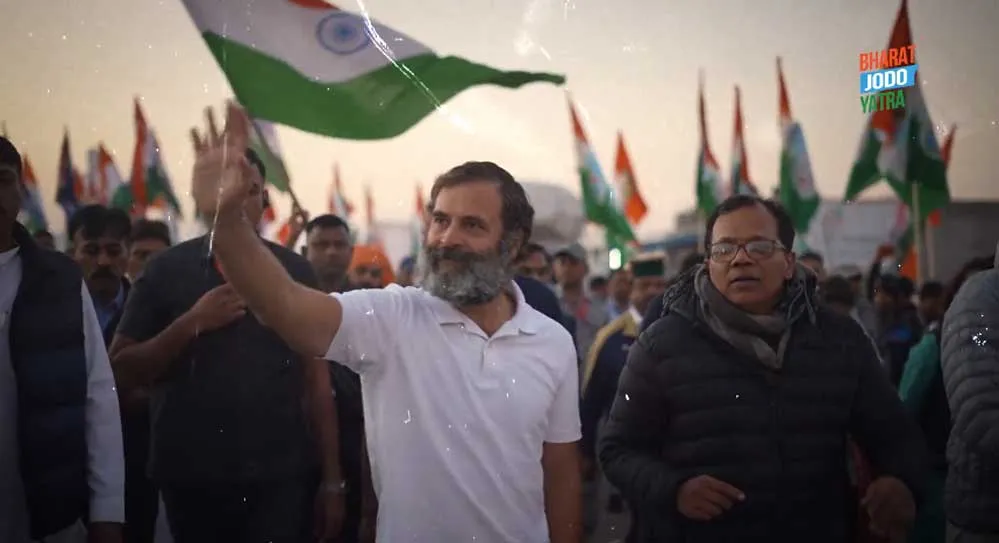 मेरी टी-शर्ट नही बल्कि किसान के बेटे की फटी शर्ट पर पूछें सवाल: राहुल गांधी