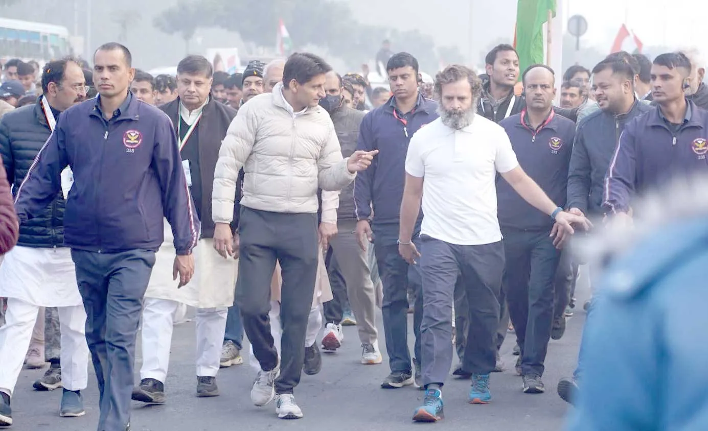ऐतिहासिक ब्रह्मसरोवर की संध्याकालीन आरती में राहुल गांधी ने की शिरकत