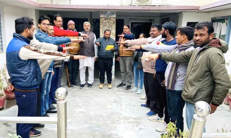 राष्ट्रीय मतदाता दिवस पर मतदान करने के ली शपथ