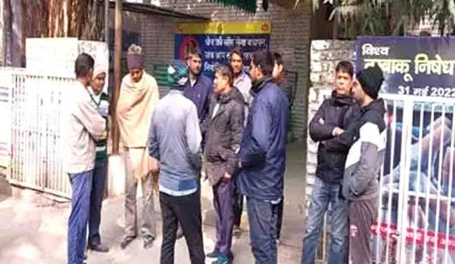 स्कूल बस ने दो भाइयों को मारी टक्कर, एक की मौत