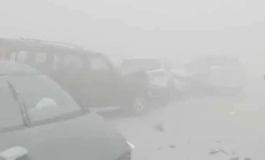 घने कोहरे के चलते चार वाहन आपस में टकराए, दो घायल