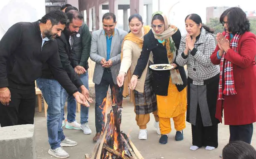 शाह सतनाम जी कॉलेज ऑफ एजुकेशन में धूमधाम से मनाया लोहड़ी पर्व