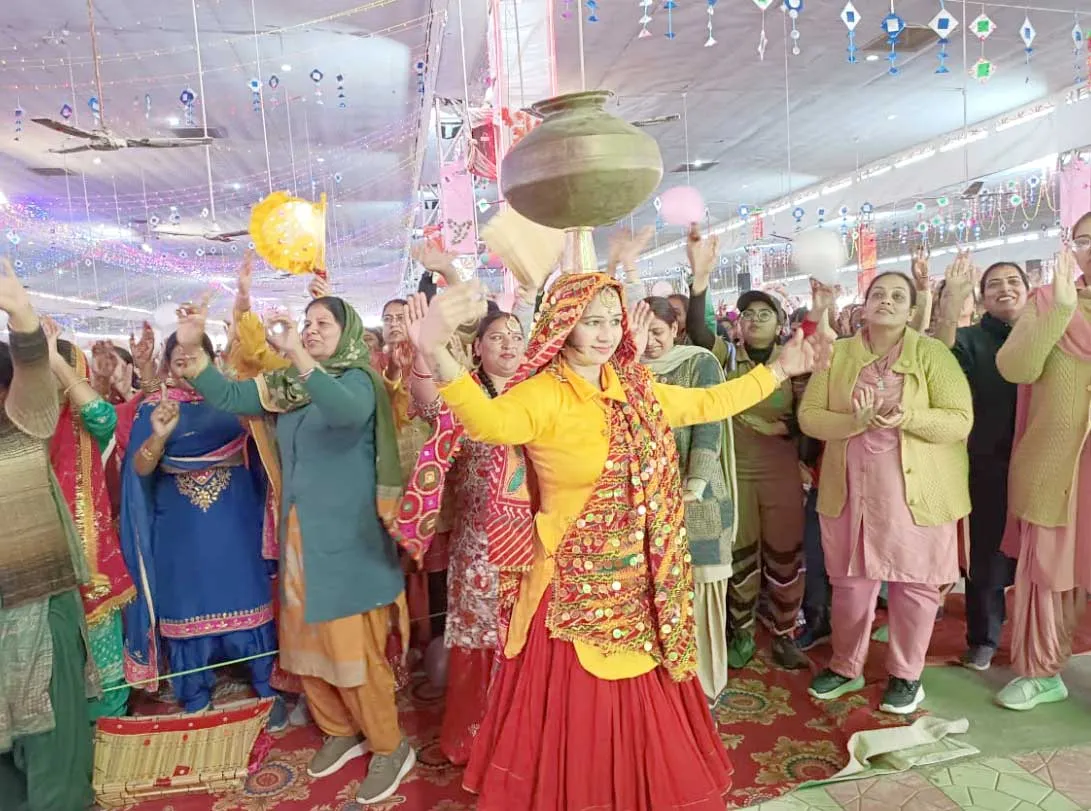 झूमते नाचते आए इश्क के मसीहा को सजदा करने