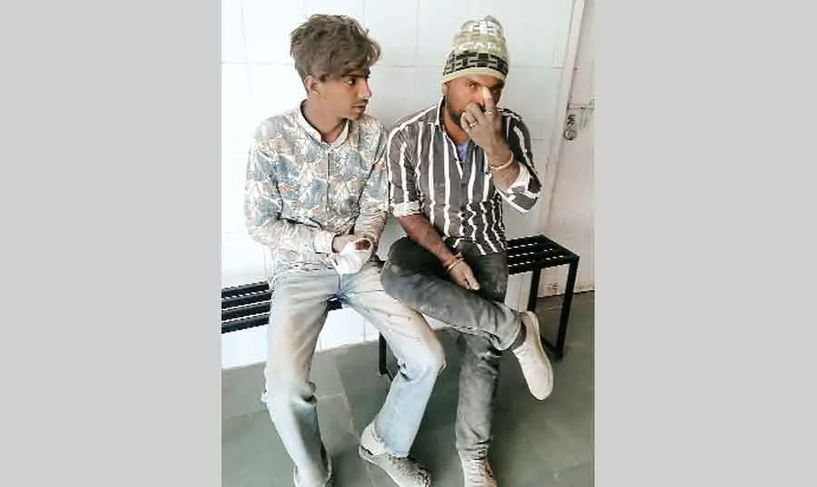 छत गिरने से दो मजदूर घायल