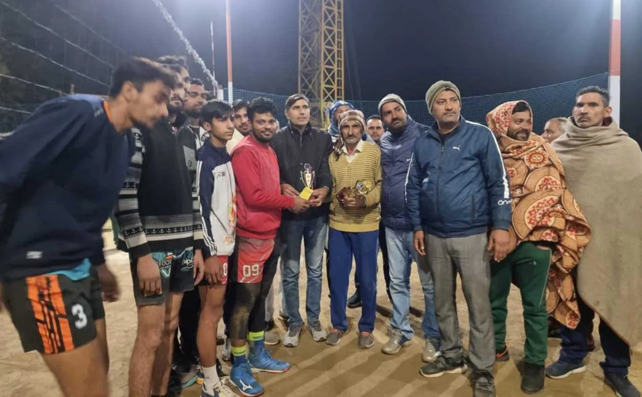Volleybal में दाहा ने नंगला मदौड़ को हराकर ट्राफी कब्जाई