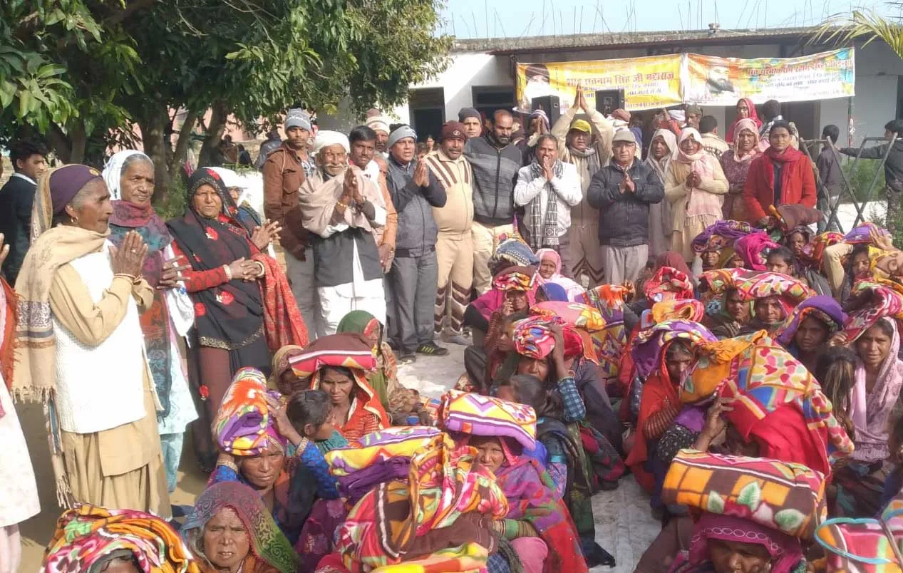 मध्यप्रदेश के डेरा श्रद्धालुओं ने पावन अवतार माह पर बांटे 60 परिवारों को कंबल