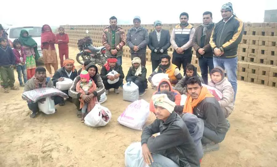 डेरा अनुयायियों ने इस कड़ाके की सर्दी में किया ये काम
