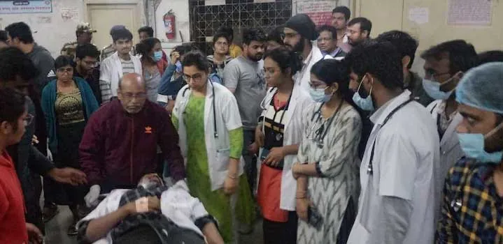 सरकारी अस्पताल में मरीज ने डॉक्टर पर किया चाकू से हमला